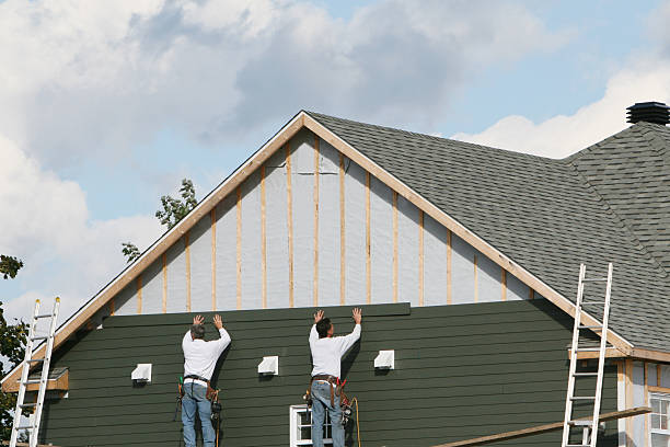 Professional Siding Installation technician working in Hartford, IL